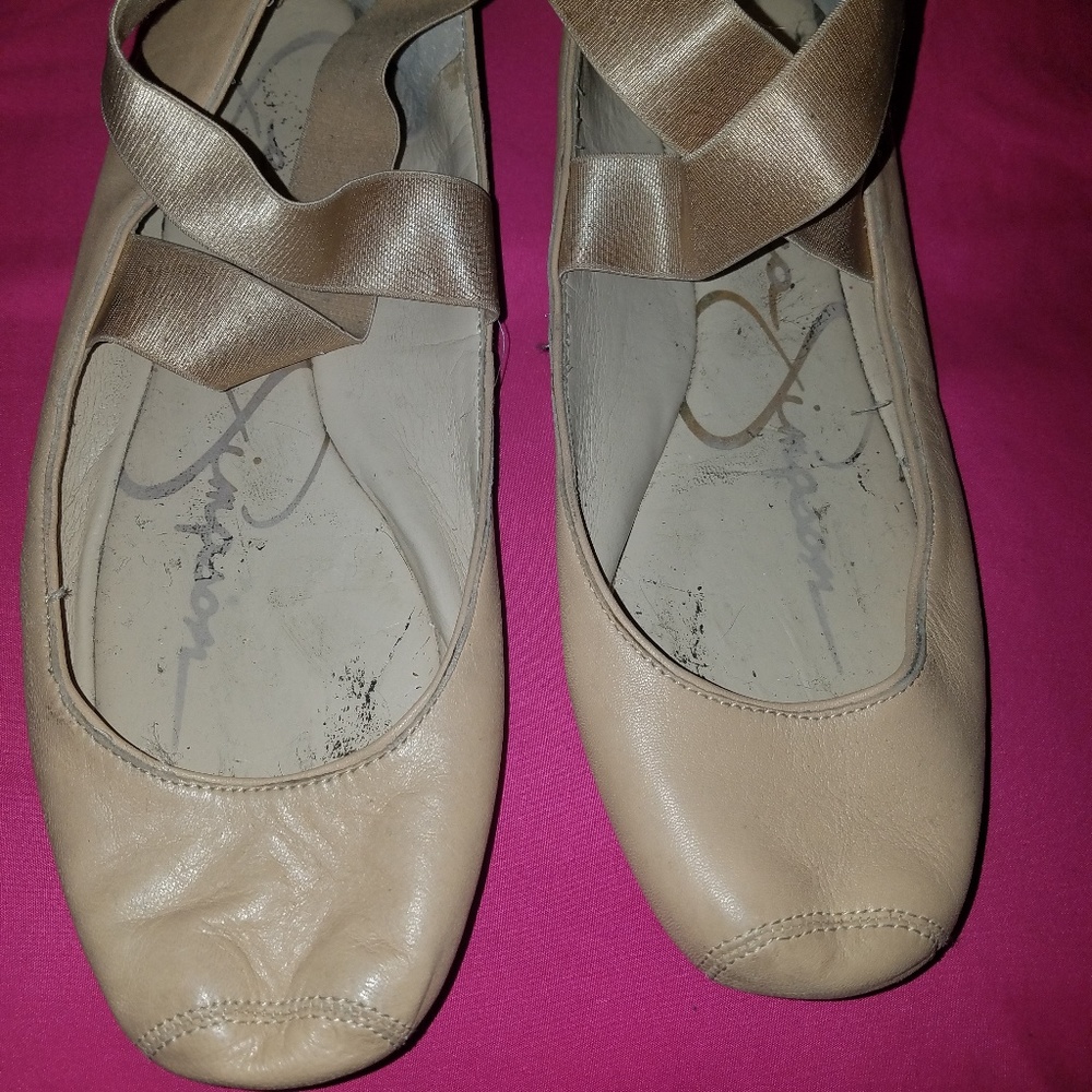Flat shoes
